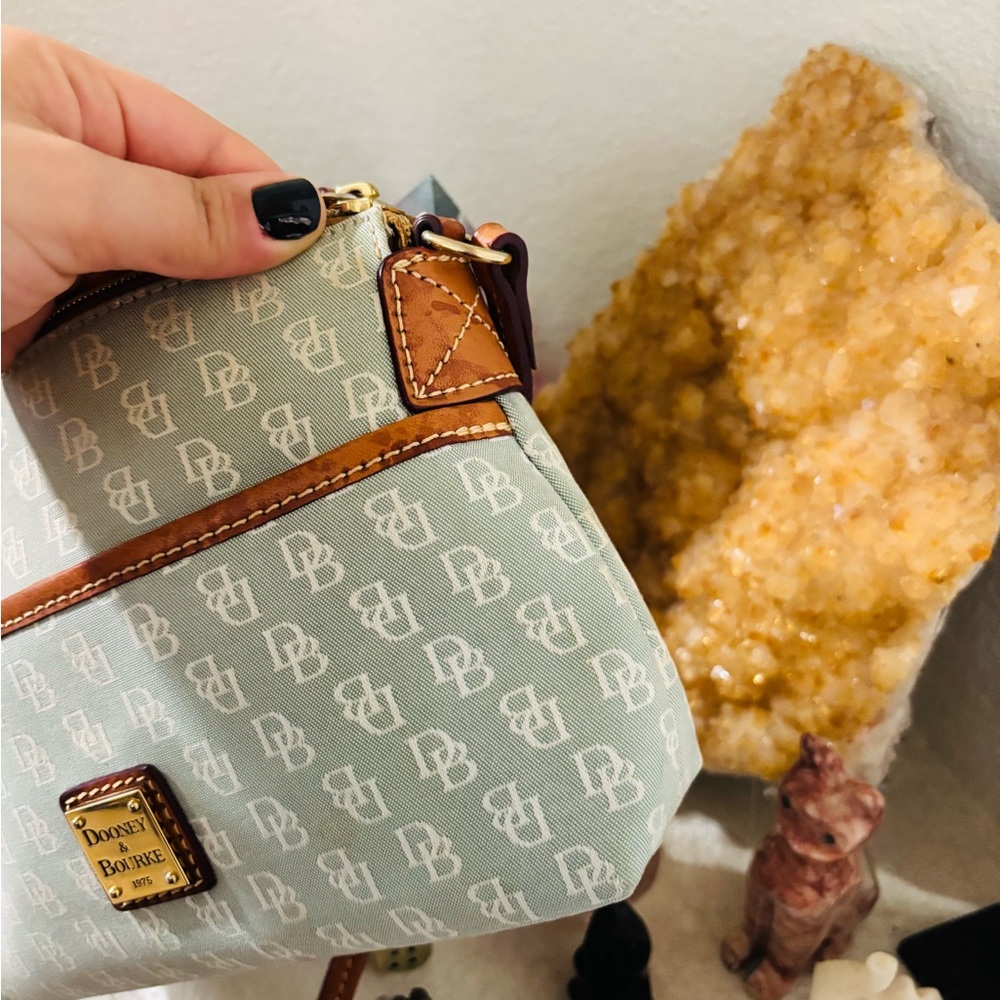 Rare 2010s Dooney & Bourke classic mint green - Picture 7 of 10